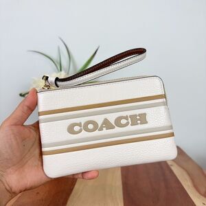 NWT Coach Leather Corner‎ Zip Wristlet With Coach Stripe